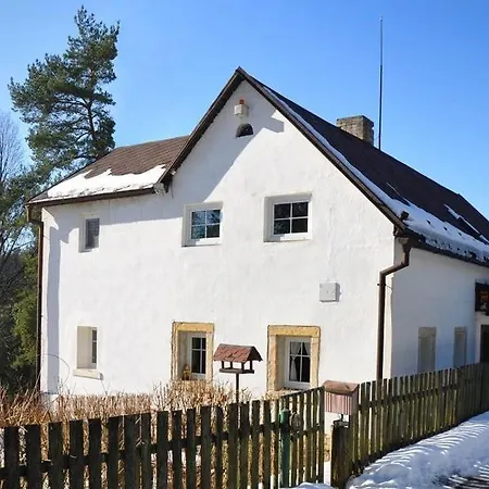 Mája Hřensko